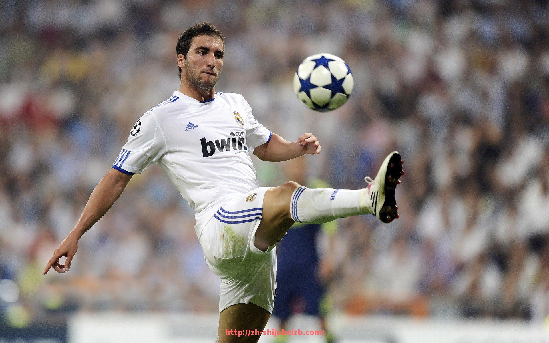 世俱杯直播-战术调整实时解析：主教练如何应对世俱杯变局？